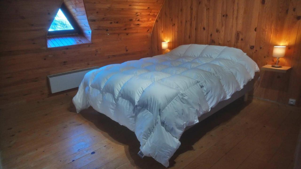 Fermette Typique Auvergnate Dans Son Ecrin D'Eau Et De Verdure Saint-Donat Екстериор снимка